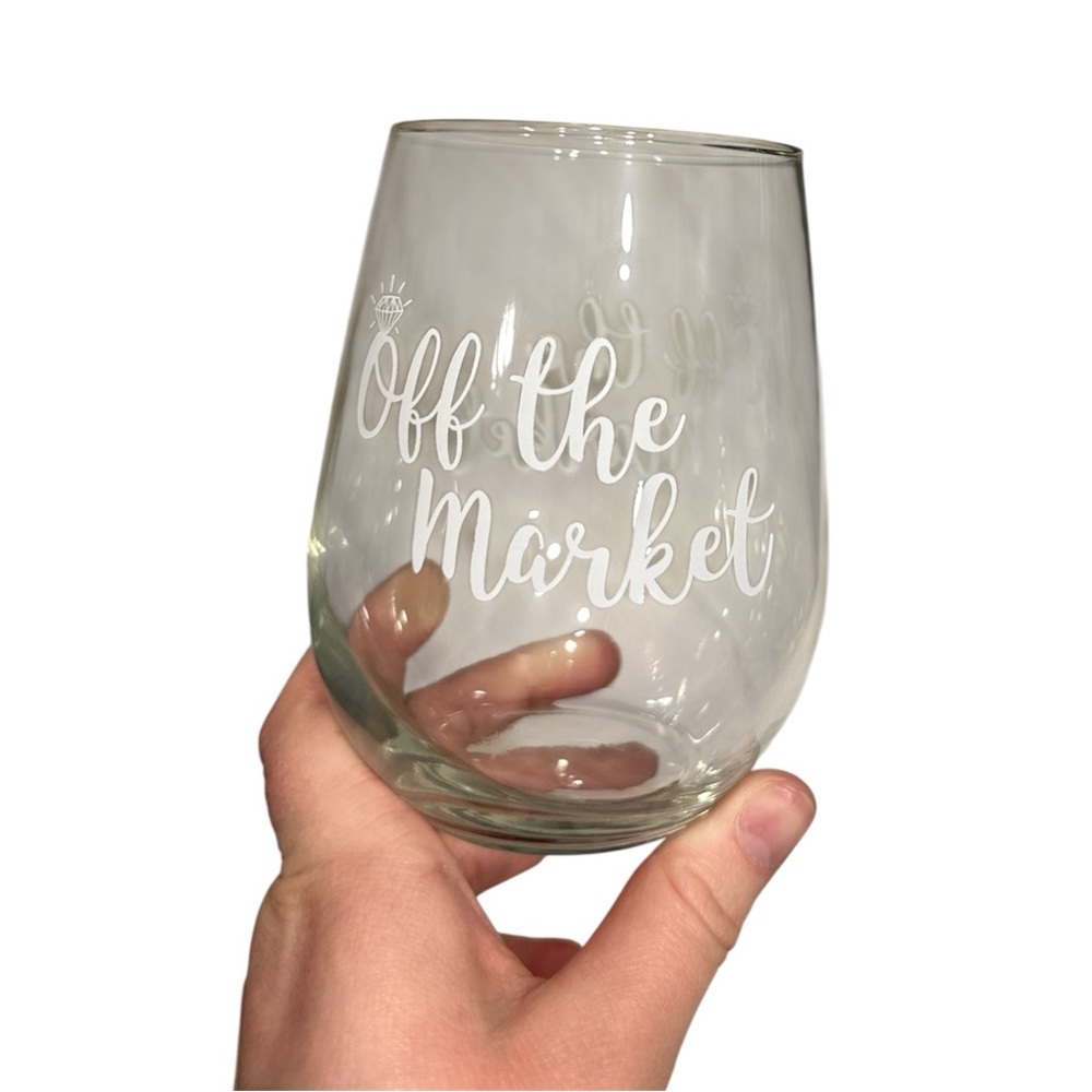 Off the Market Clear Stemless Wine Glass - White Script